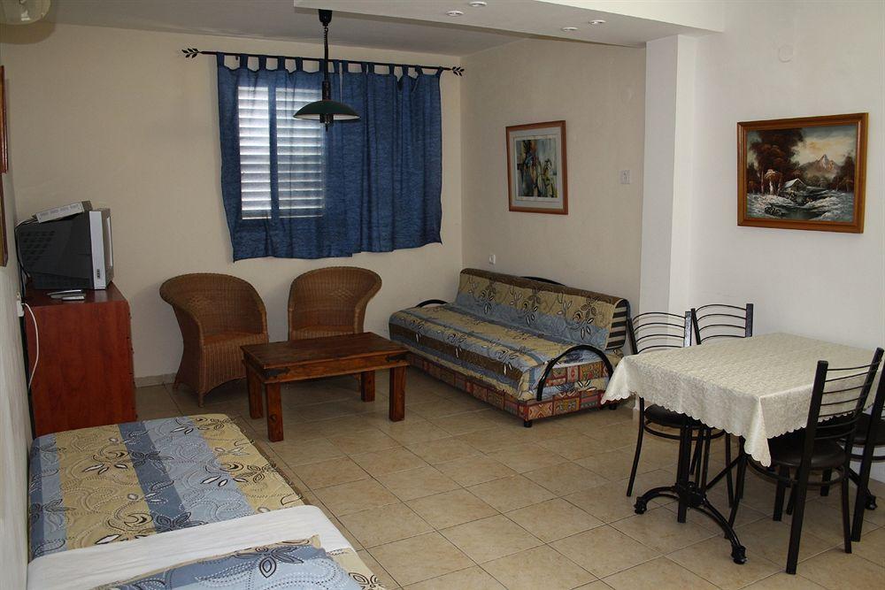 Ga'aton Motel Nahariya Esterno foto