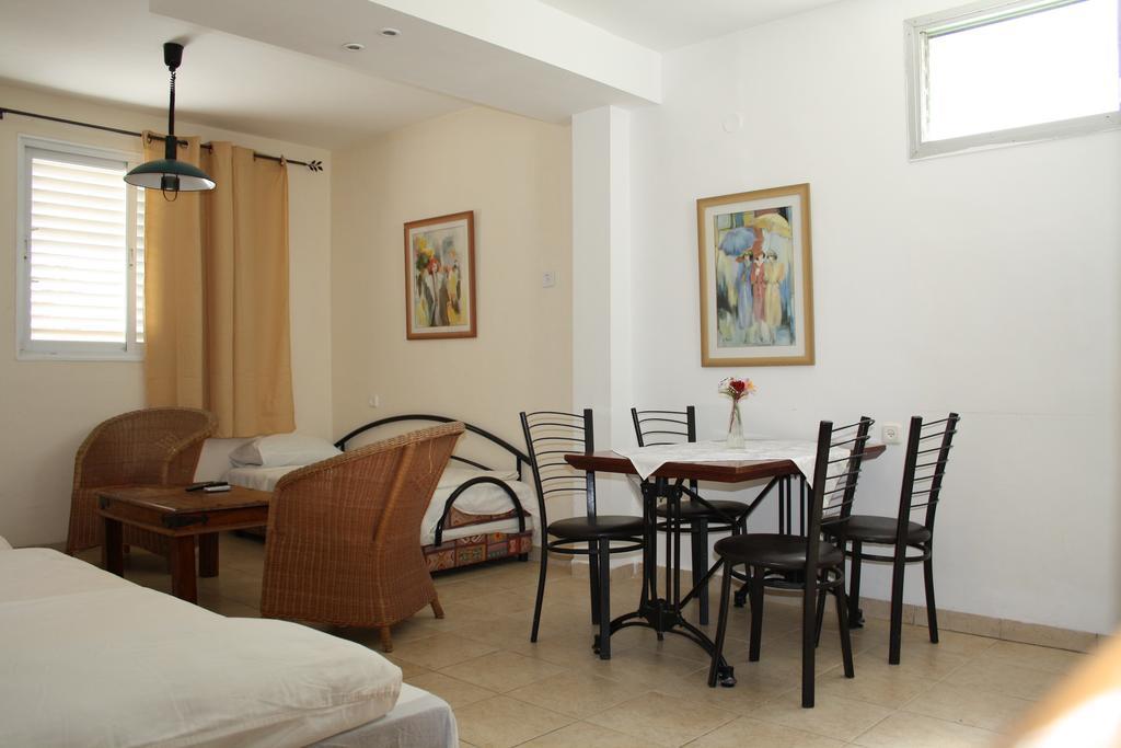 Ga'aton Motel Nahariya Esterno foto