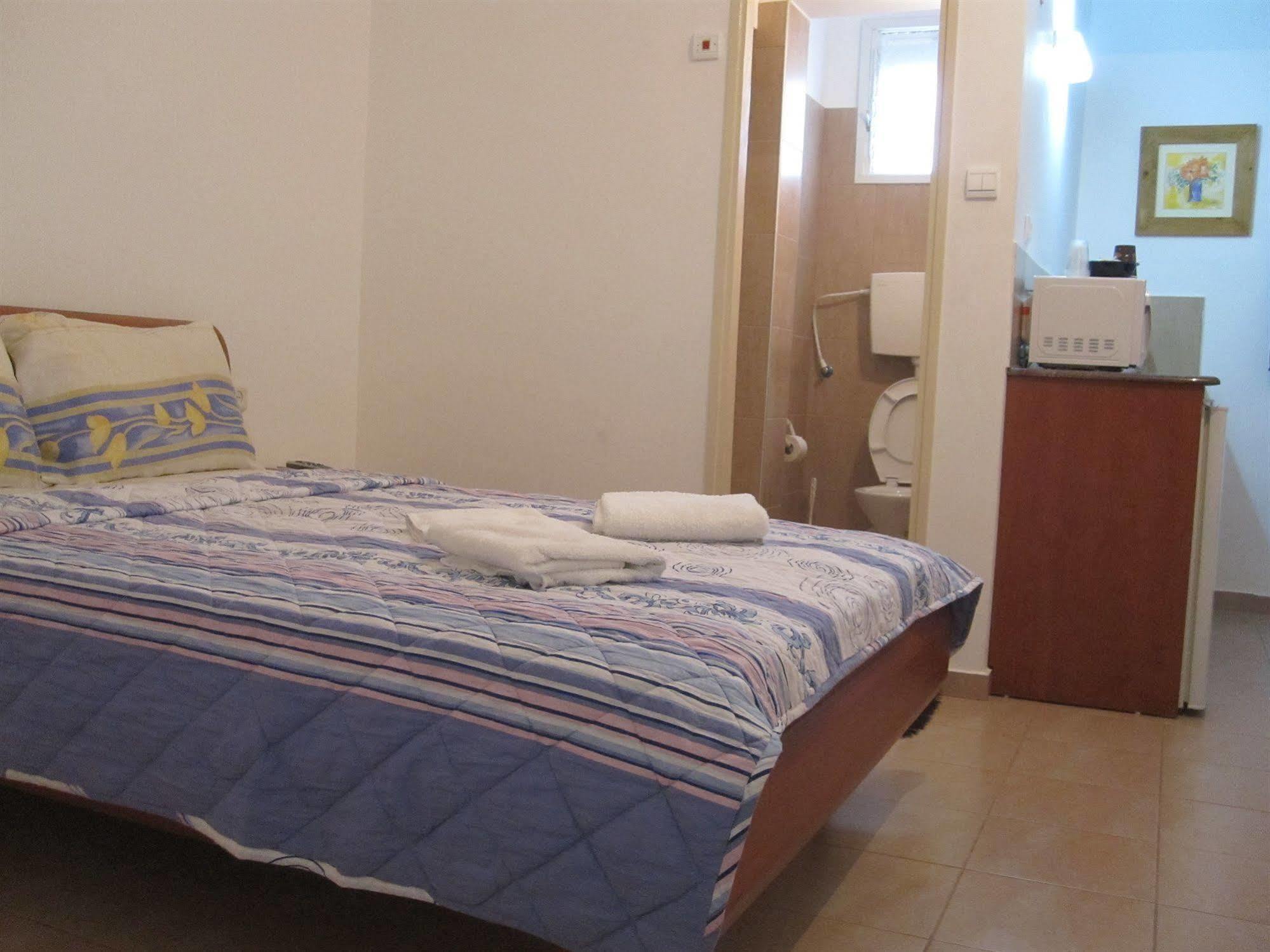 Ga'aton Motel Nahariya Esterno foto
