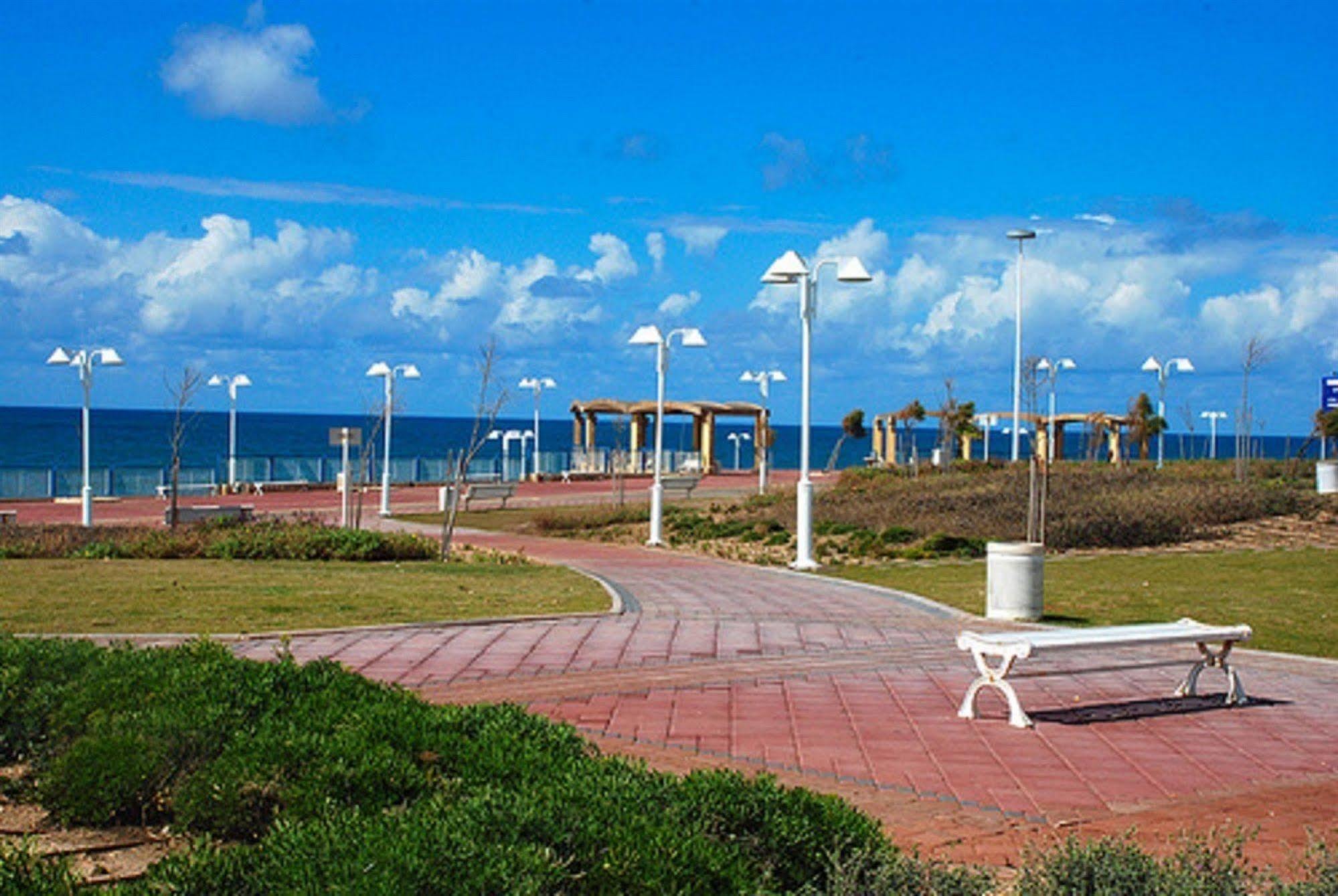 Ga'aton Motel Nahariya Esterno foto